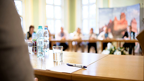 Round-Table-Gespräche für das Ausbildungspersonal - Wir lernen von- und miteinander! Round-Table-Gespräche für das Ausbildungspersonal - Wir lernen von- und miteinander!